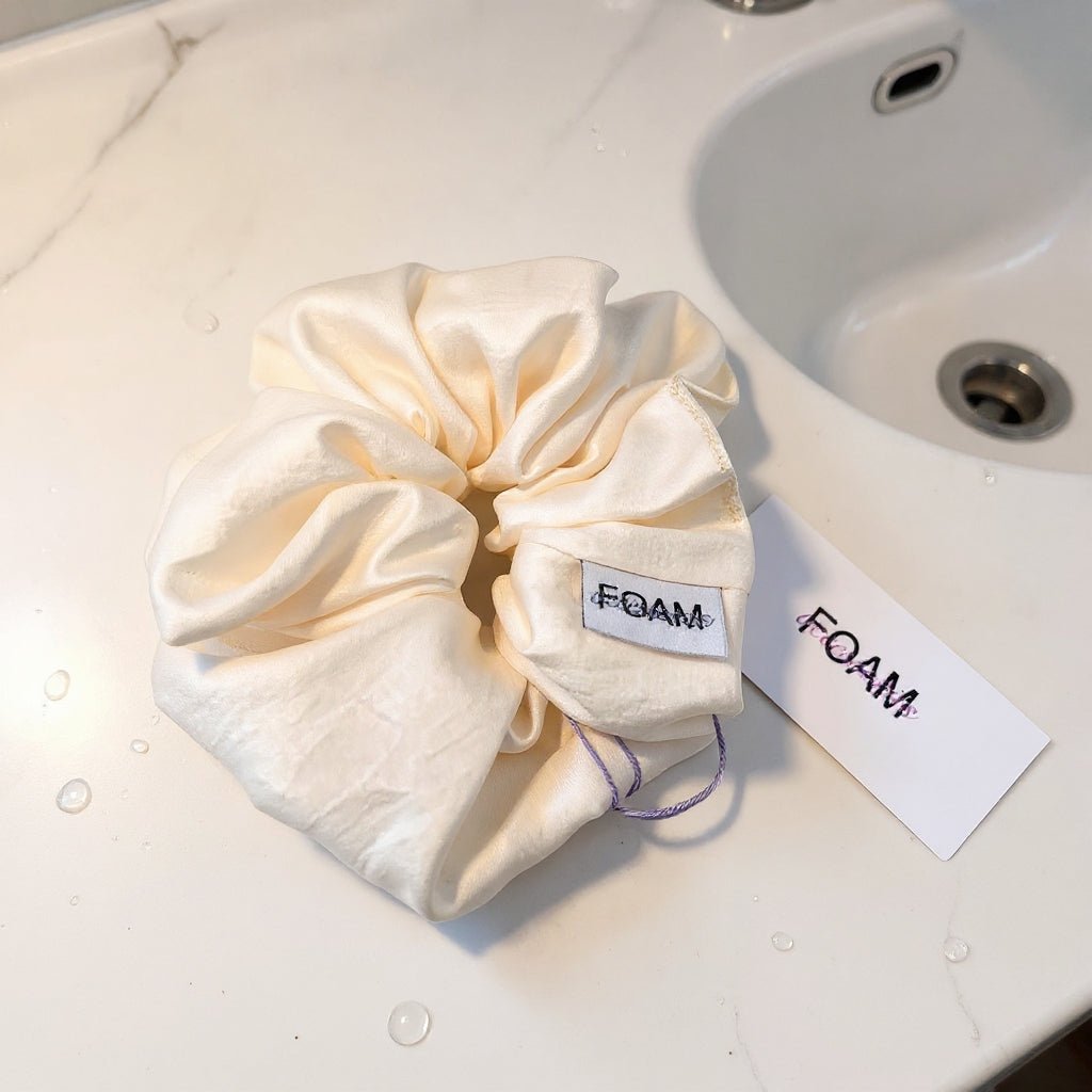 FOAM Scrunchie i satin