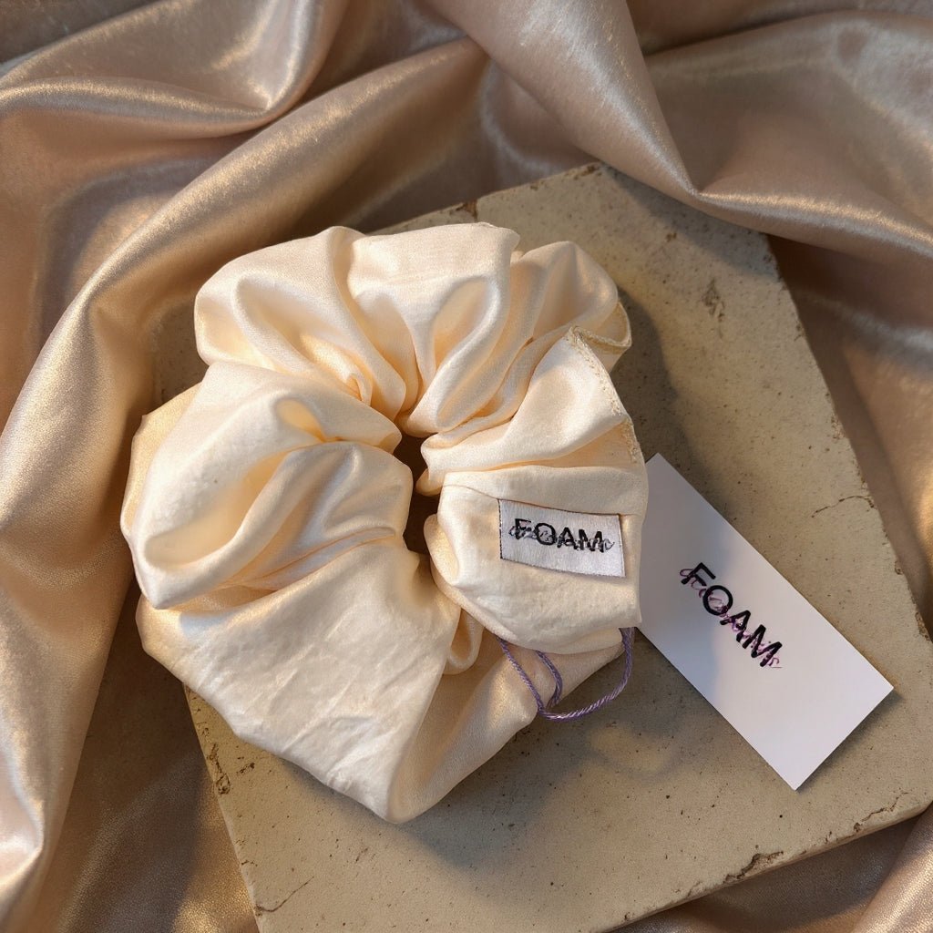 FOAM Scrunchie i satin