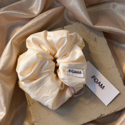 FOAM Scrunchie i satin